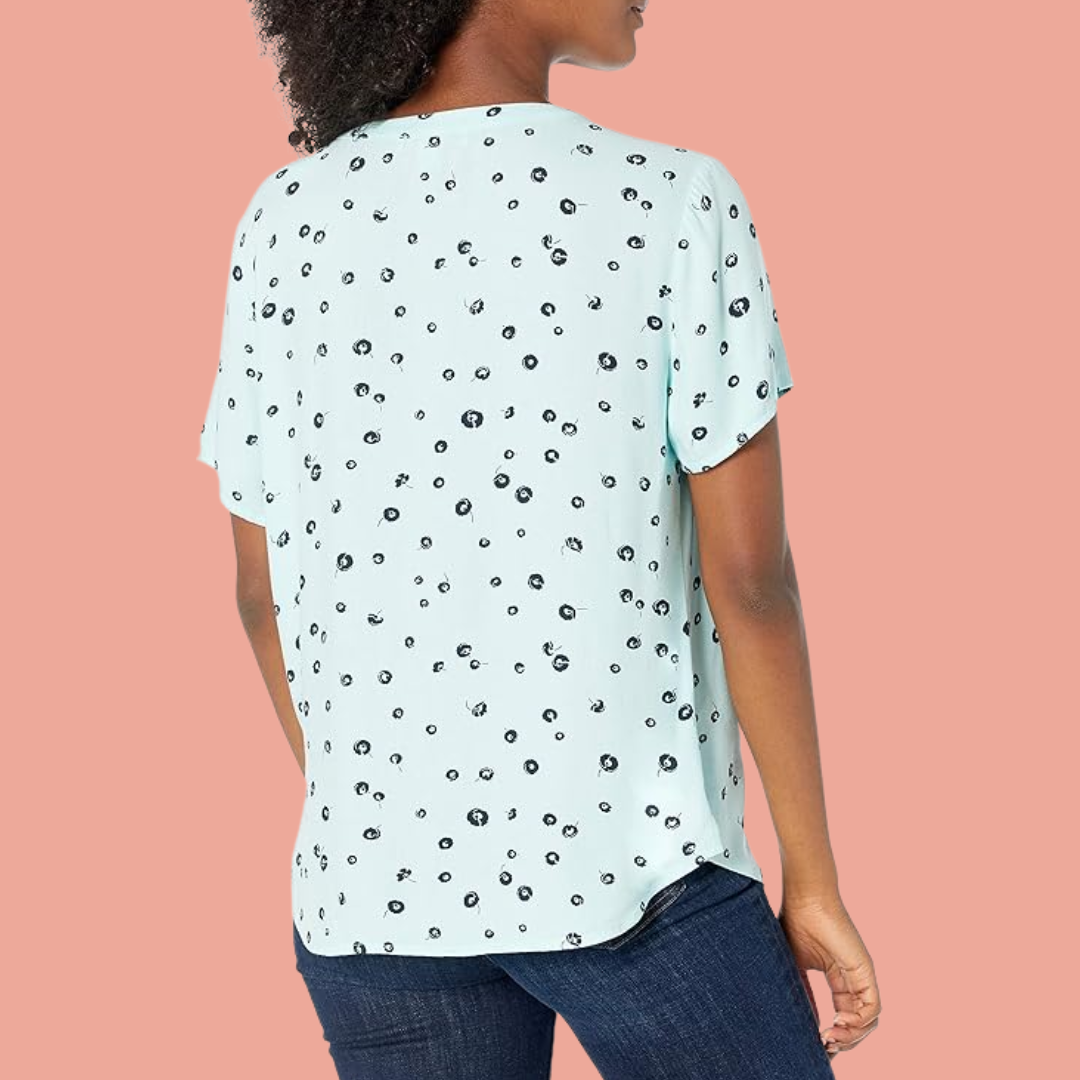 Sofie – Lyseblå mønstret bluse