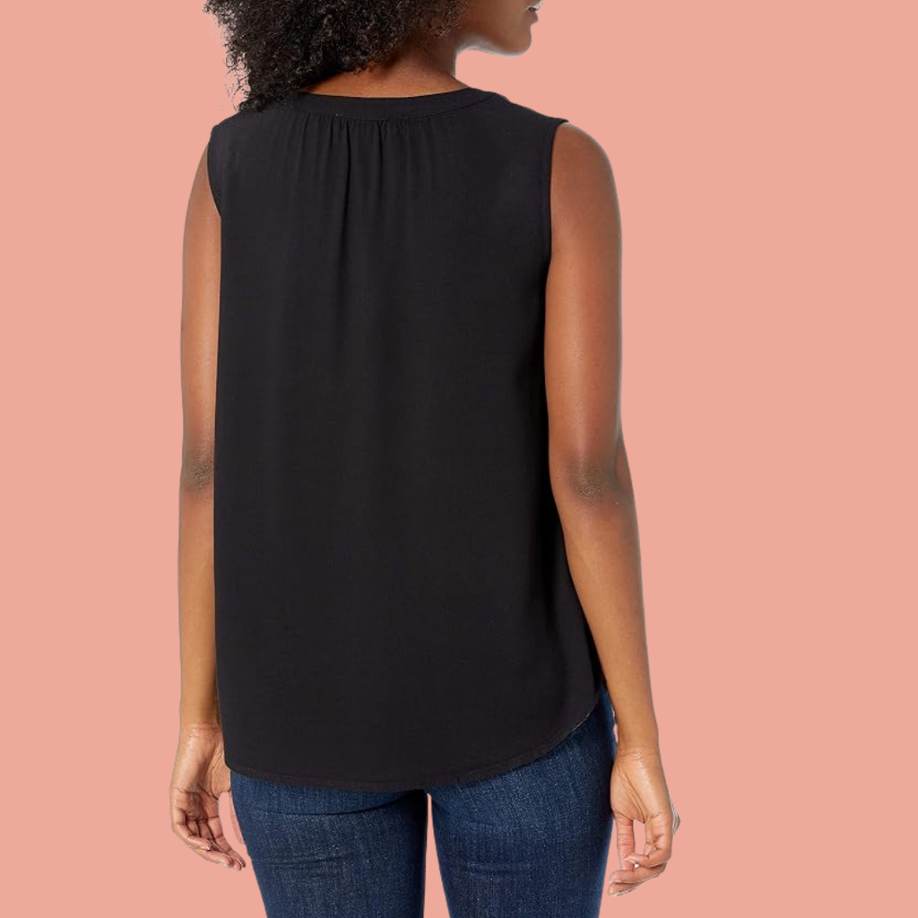Mia – Ermeløs svart bluse