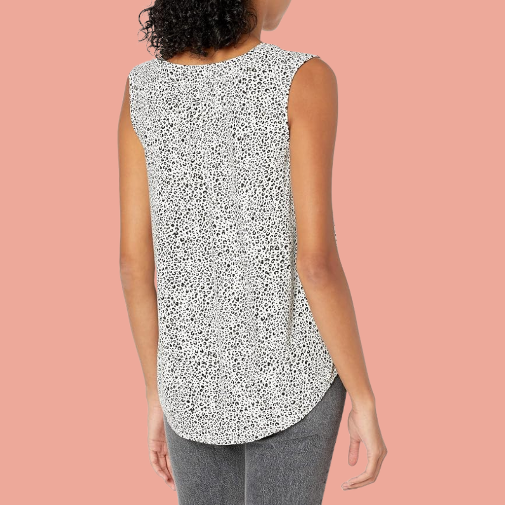 Sara – Ermeløs mønstret bluse